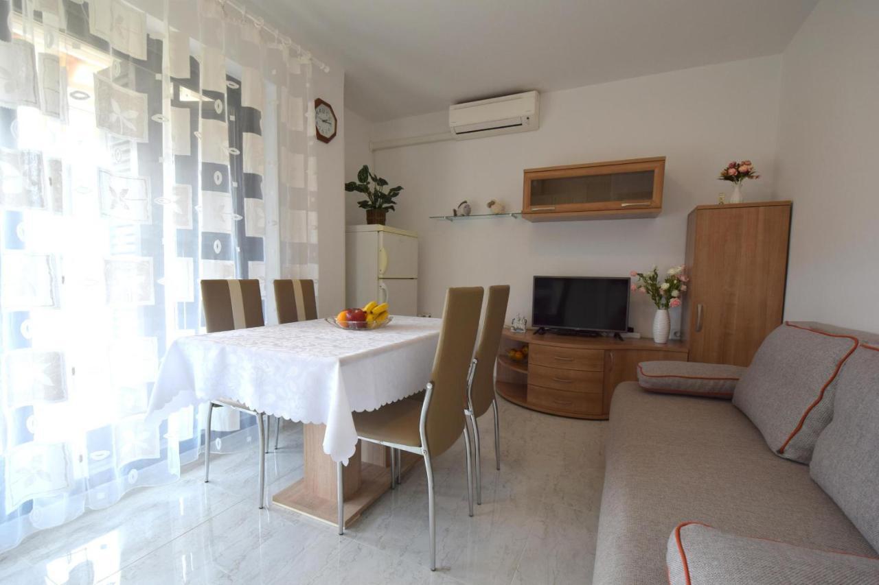 Apartment Biserka Malinska Exterior foto