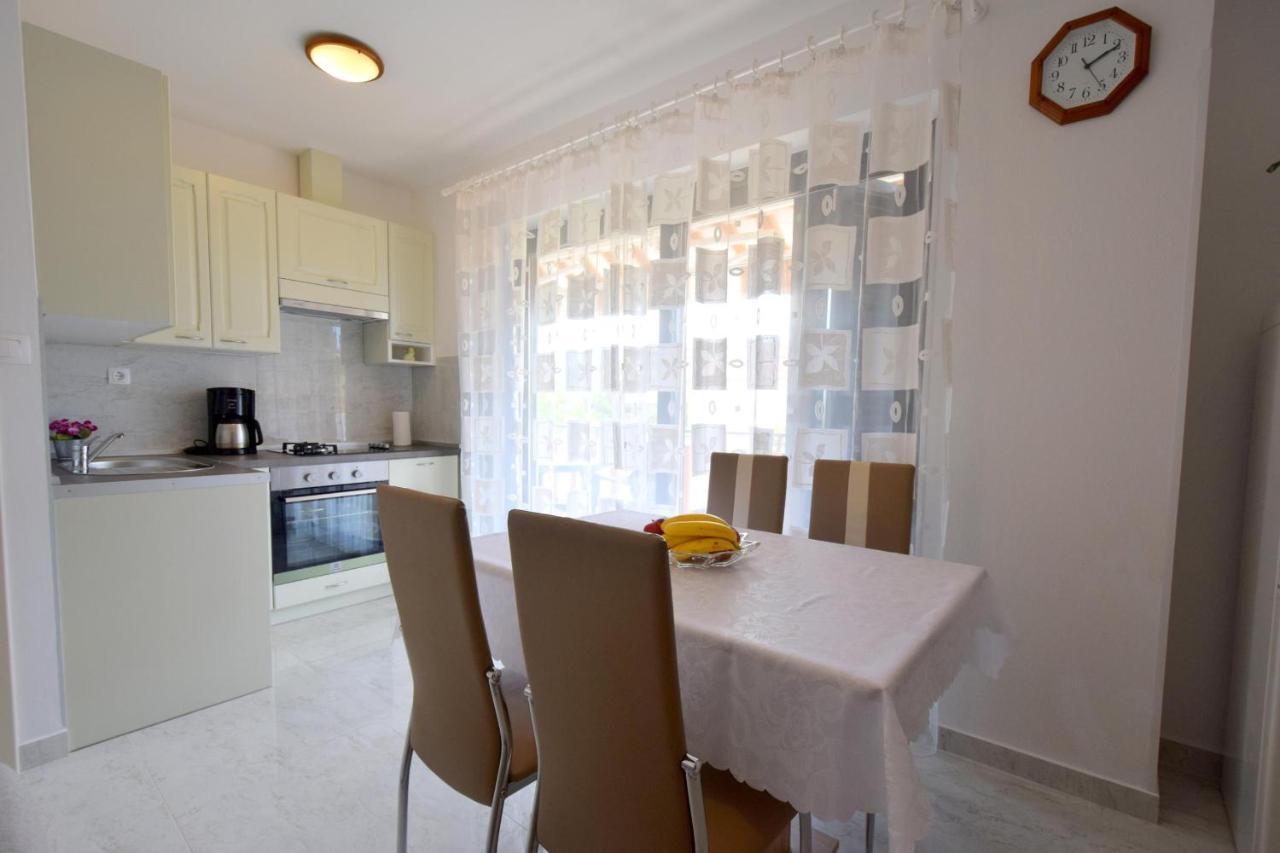 Apartment Biserka Malinska Exterior foto